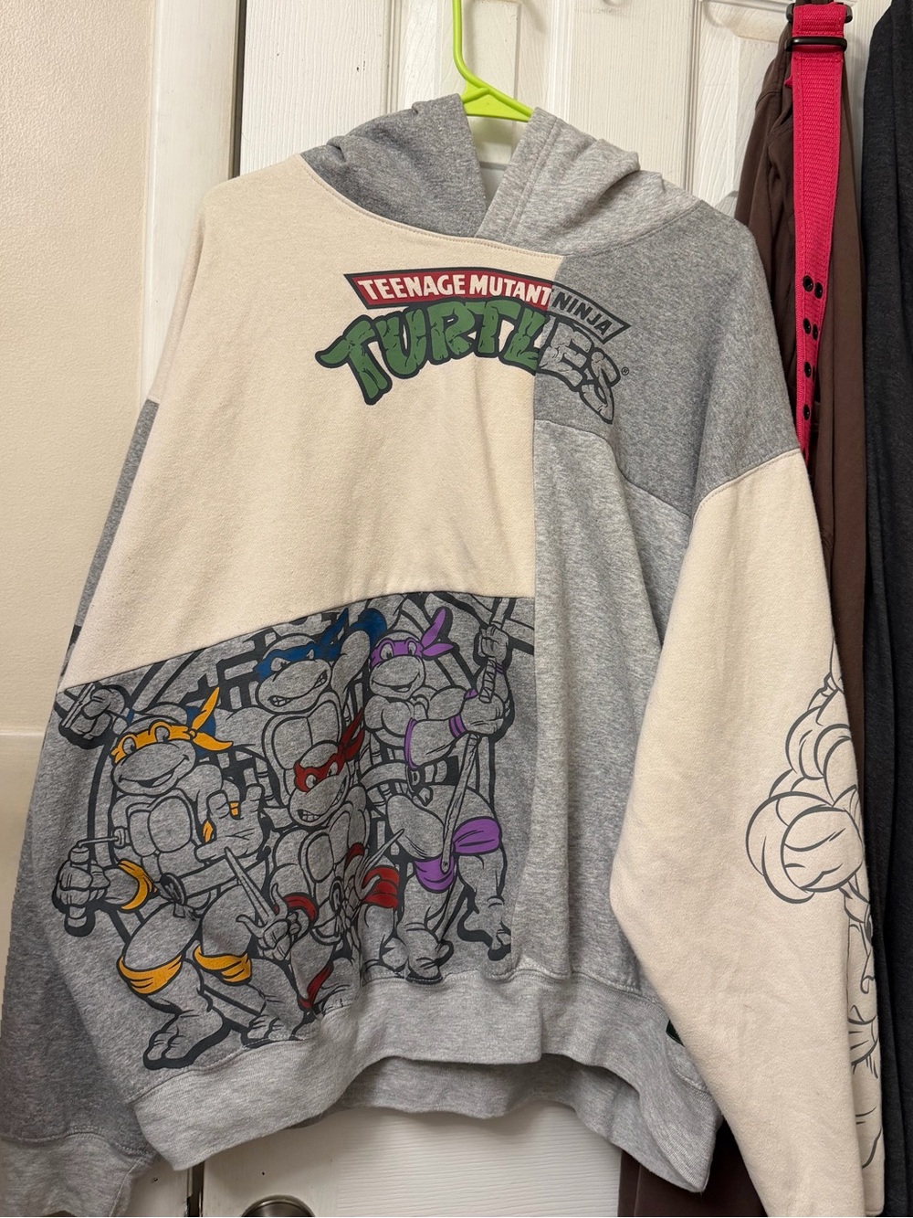 Teenage Mutant Ninja Turtles Men's Gray & Cream Hoodie Sweater